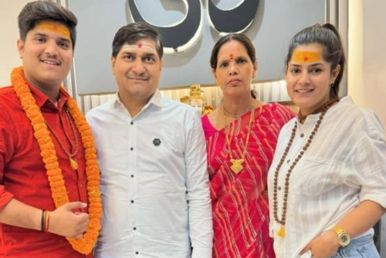 Mridul tiwari family