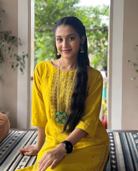 Mahima Mhatre Biography